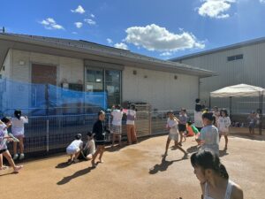 学童女子:夏の水遊び２